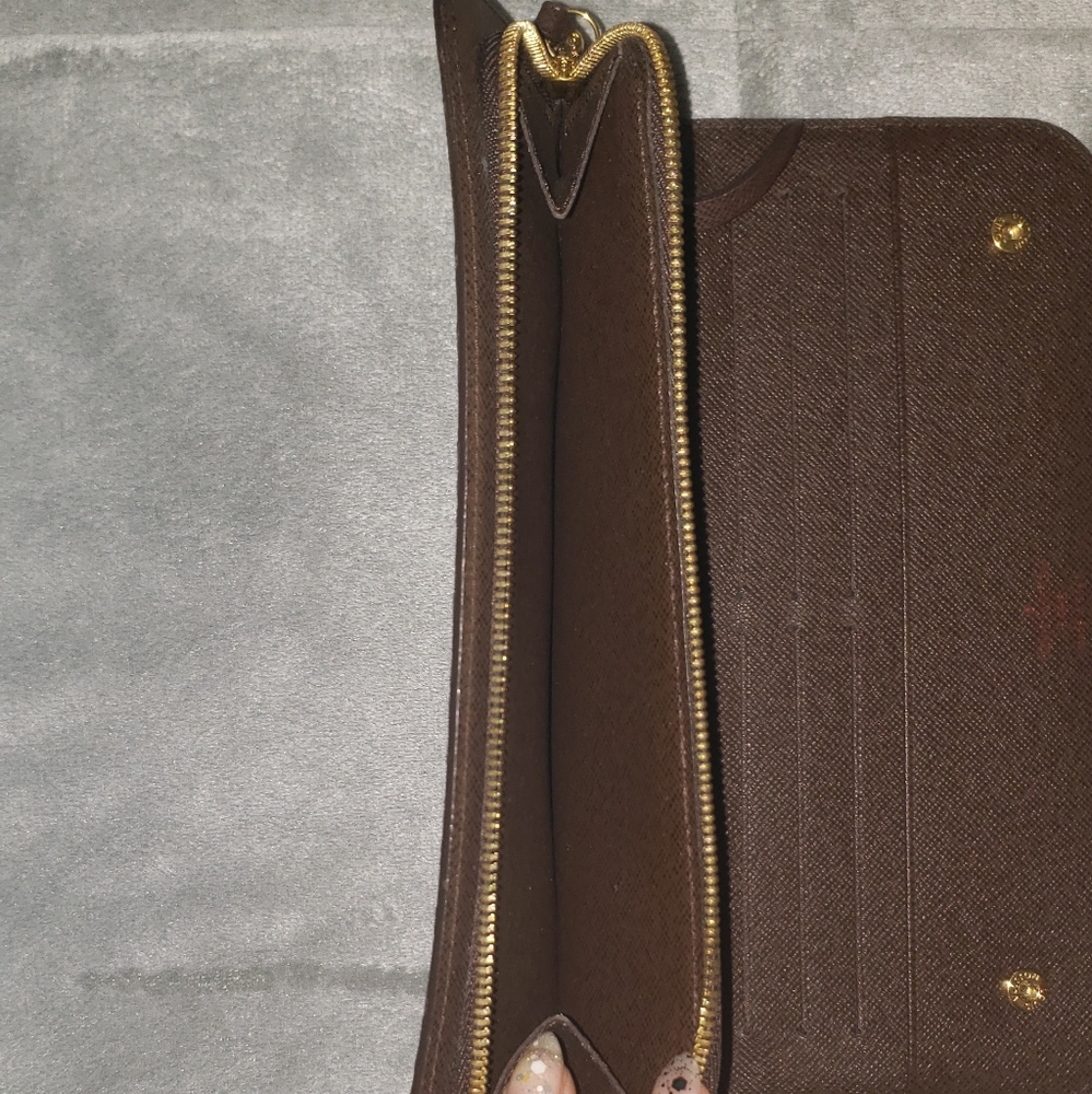 Louis Vuitton damier wallet - Picture 8 of 11